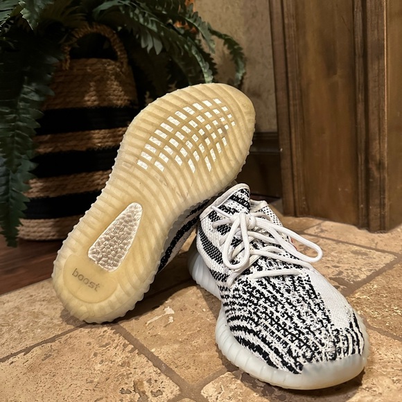 Yeezy 350 Zebra Size 7.5 - Picture 2 of 6